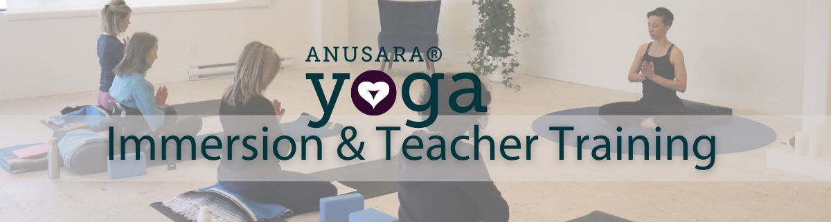Anusara yoga immersion & teacher training EN